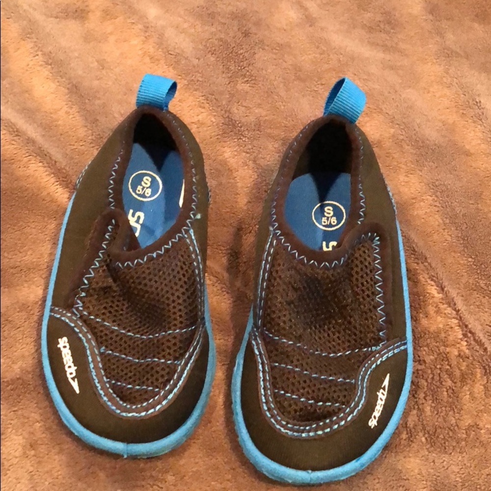 Speedo water shoes